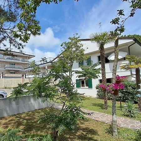 Villa Barbara Fra I Pini Lignano Sabbiadoro Buitenkant foto