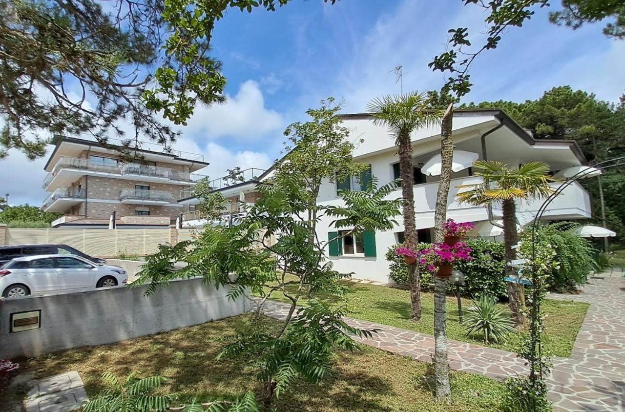 Villa Barbara Fra I Pini Lignano Sabbiadoro Buitenkant foto